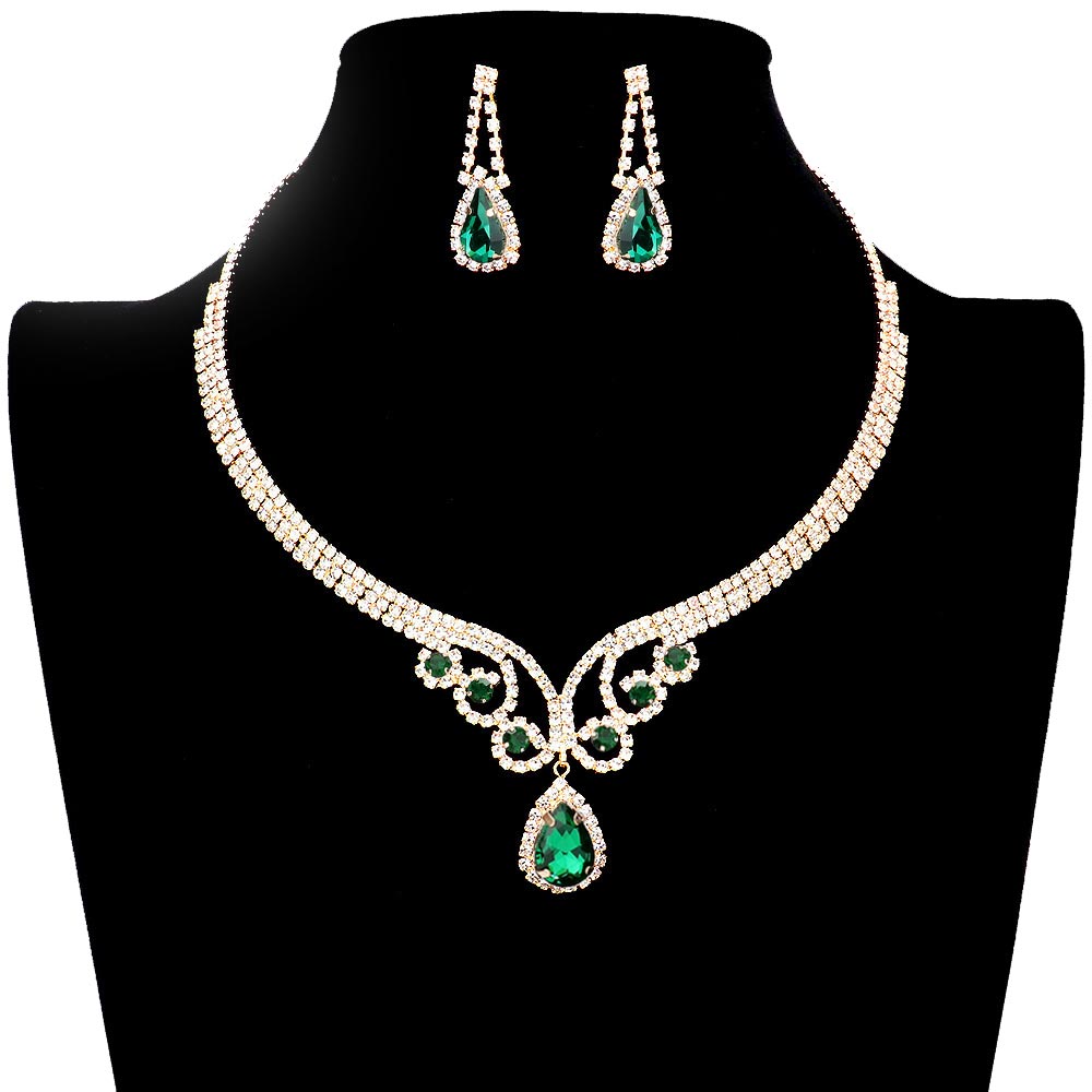 Emerald Teardrop Stone Accented Rhinestone Jewelry Set features a beautiful teardrop-shaped stone at its center surrounded by a dazzling array of rhinestones. Perfect for special occasions, this set is sure to make you shine. Ideal gift for friends and family members on any day.