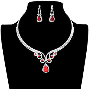 Siam Teardrop Stone Accented Rhinestone Jewelry Set features a beautiful teardrop-shaped stone at its center surrounded by a dazzling array of rhinestones. Perfect for special occasions, this set is sure to make you shine. Ideal gift for friends and family members on any day.
