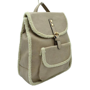 Khaki Faux Shearling Trimmed Vegan Leather Foldover Backpack. This stylish bag features an elegant faux shearling trim and a back pocket for extra versatility. The faux shearling trim provides a pleasant and luxurious feel to the bag. It is perfect for carrying your daily essentials, from books to work essentials.