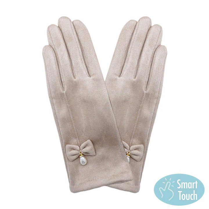 Beige Bow Pearl Dangle Pointed Faux Suede Smart Touch Gloves, these smart gloves designed for both stylish and practical use. With a smart touch feature, these gloves allow easy use of touchscreen devices. The faux suede material keeps your hands warm and comfortable, while the bow and pearl dangle add a touch of elegance.