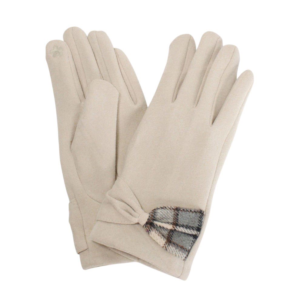 Beige-Plaid Ribbon Pointed Smart Touch Gloves are a must-have accessory for the tech-savvy fashionista. The pointed design adds a touch of elegance, while the smart touch feature allows for easy use of touch screen devices. Stay warm and stylish with these gloves.