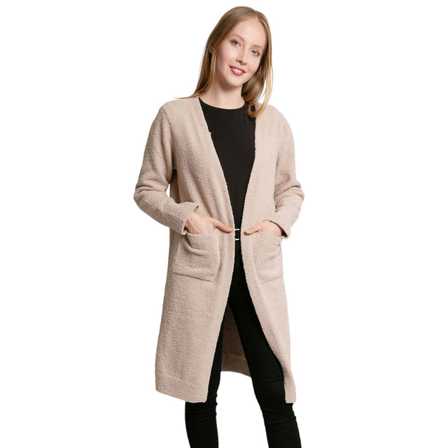 Beige Solid Front Pockets Long Cardigan, delicate, warm, on-trend & fabulous, a luxe addition to any cold-weather ensemble. Great for daily wear in the cold winter to protect you against the infinity-style amps up the glamour with a plush. Perfect Gift for wife, mom, birthday, holiday, etc.