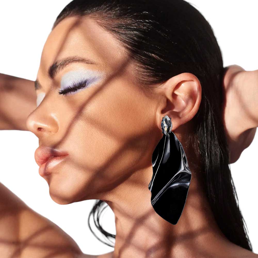 Black Marquise Stone Pointed Crushed Abstract Metal Earrings, get ready with these marquise earrings to receive the best compliments on any special occasion. These classy marquise earrings are perfect for parties, Weddings, and Evenings. Awesome gift for birthdays, anniversaries, Valentine’s Day, or any special occasion.