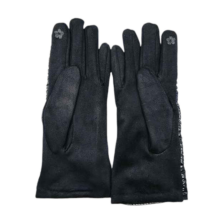 Black-Puffer Smart Touch Gloves, Perfect combination of style and functionality. With their innovative design, you can easily use your touch screen devices without having to remove your gloves. Made with high-quality materials, these gloves are both durable and comfortable, making them an ideal choice for the colder months