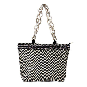 Black Zigzag Chevron Patterned Celluloid Acetate Straw Tote Bag, this straw tote bag is versatile enough for wearing through the week, simple and leisurely, elegant and fashionable, suitable for women of all ages, and ultra-lightweight to carry around all day. 