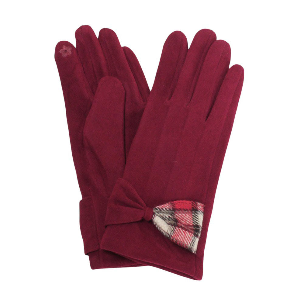 Burgundy-Plaid Ribbon Pointed Smart Touch Gloves are a must-have accessory for the tech-savvy fashionista. The pointed design adds a touch of elegance, while the smart touch feature allows for easy use of touch screen devices. Stay warm and stylish with these gloves.