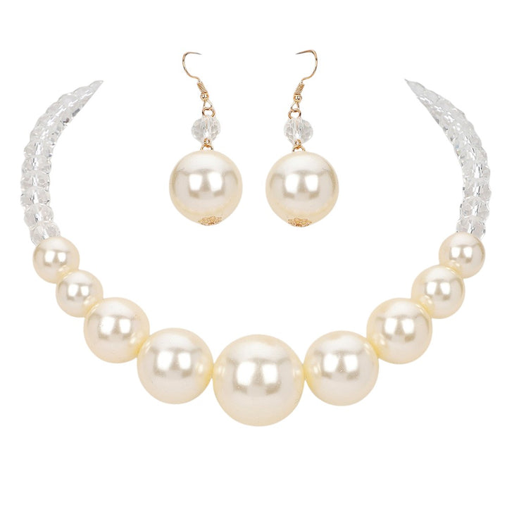 Clear Faceted Beaded Chunky Pearl Necklace is a stunning addition to any jewelry collection. The faceted beads add a touch of sparkle, while the chunky pearls offer a classic and elegant look. Perfect for both special occasions and everyday wear, this necklace is sure to make a statement.