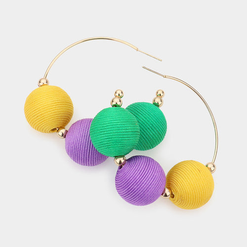 Pendientes de aro con detalles de bola de hilo de Mardi Gras - Multi