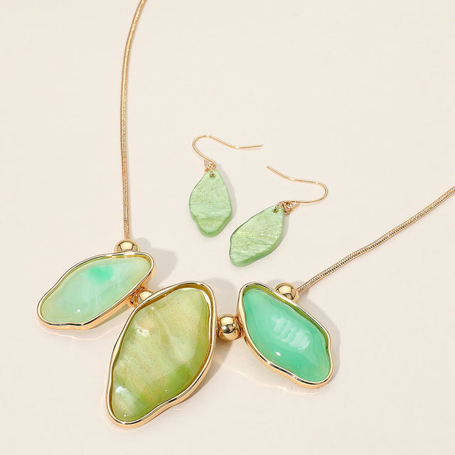 Madeline Love Green Abstract Sparkled Celluloid Acetate Pebble Link Pointed Adjustable Necklace - Necklaces