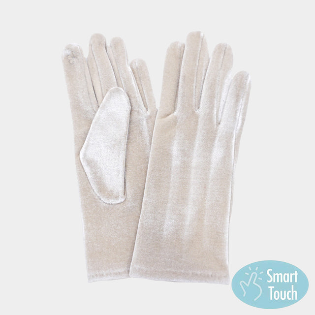 White Chic and practical gloves with smart touch technology, designed for effortless phone use in cold weather. A refined winter accessory offering warmth, comfort, and a sleek style perfect for everyday wear or special outings.