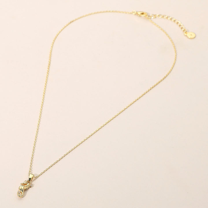 Bring warmth and charm to your jewelry collection with this playful holiday mitt pendant necklace. Embellished with sparkling details, it’s the perfect accessory for baking enthusiasts and those who love unique, whimsical designs that express creativity and personality.