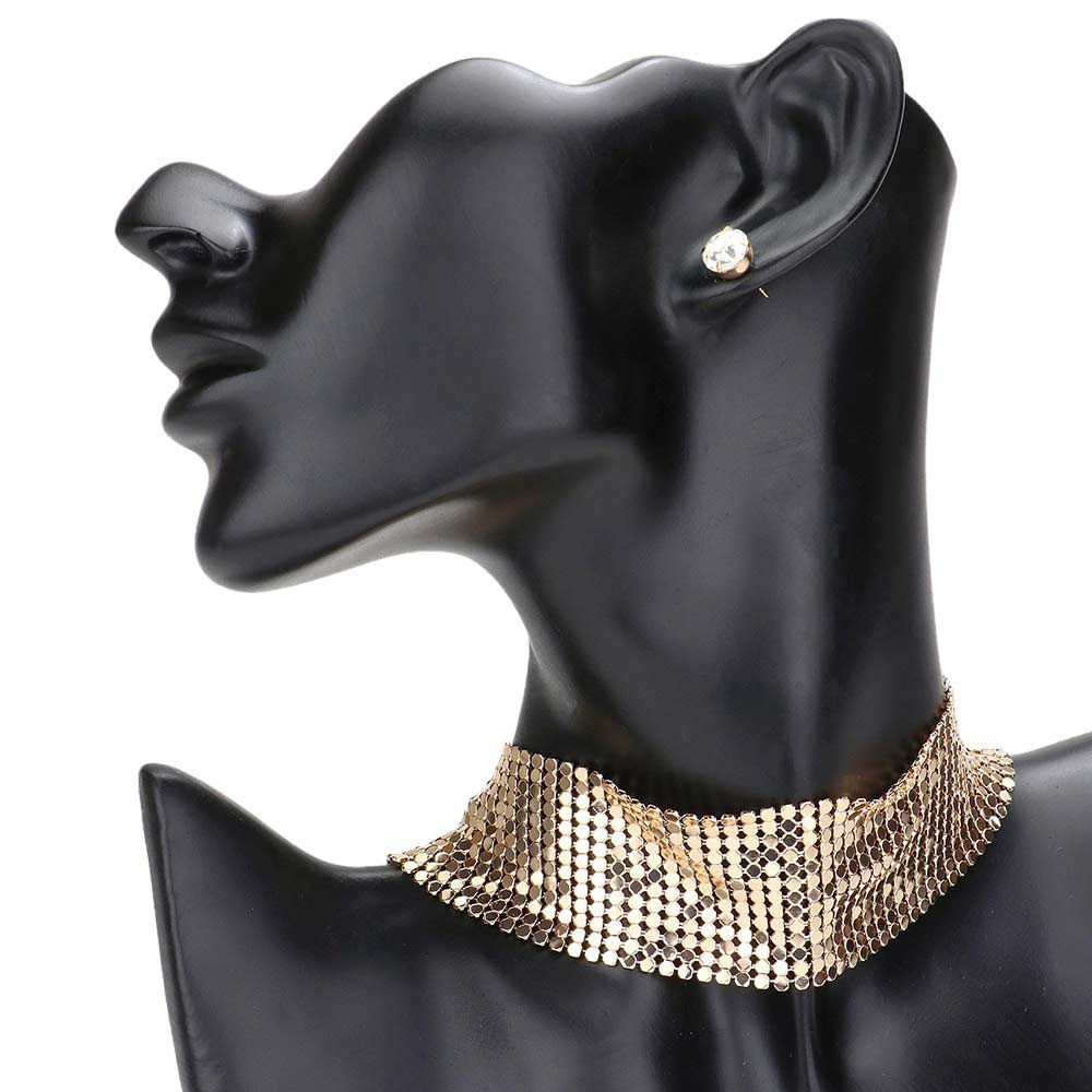 Gold Metal Choker Jewelry Set, this stylish metal choker jewelry set is the perfect accessory to complete any look. Boasting a lightweight construction, this jewelry set rests comfortably and offers a modern finish to any outfit. An excellent gift item for birthdays, anniversaries, weddings, and other occasions.