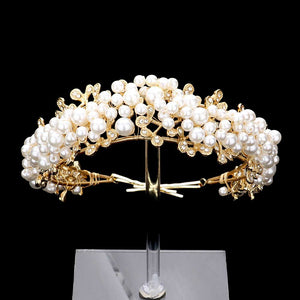 Gold Pearl Cluster Headpiece, Impress your friends and family with this beautiful piece of ornament. Perfect for a special occasion or as a gift, this stunning piece is adorned with gorgeous pearls and finished off with a subtle sparkle. Enhance any look with this timeless and elegant hair accessory.