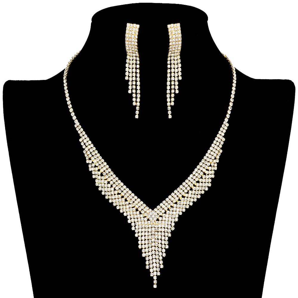 AB Gold Rhinestone Pave V Shaped Jewelry Set, will add a touch of glamour to any look. The set is crafted with premium-grade materials and features a luxurious rhinestone pave design for extra sparkle. Ideal for special occasions or gifts, it’s sure to get attention. 