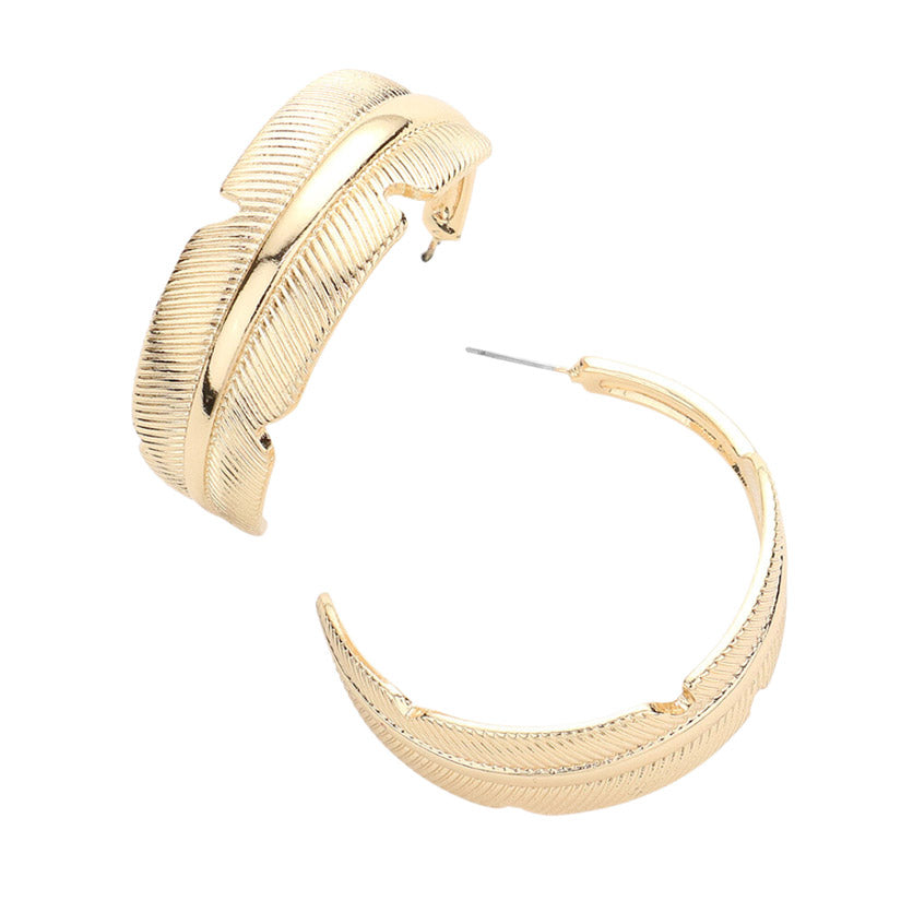 Add a touch of style to your wardrobe with these beautiful gold metal feather hoop earrings. Featuring a lightweight, airy design, they feature a feather silhouette that adds an elegant touch. Everyday wear, Birthday Gift, Valentine's Day, Anniversary Gift, Christmas Gift, Regalo Navidad, Regalo Cumpleanos, Dia del Amor