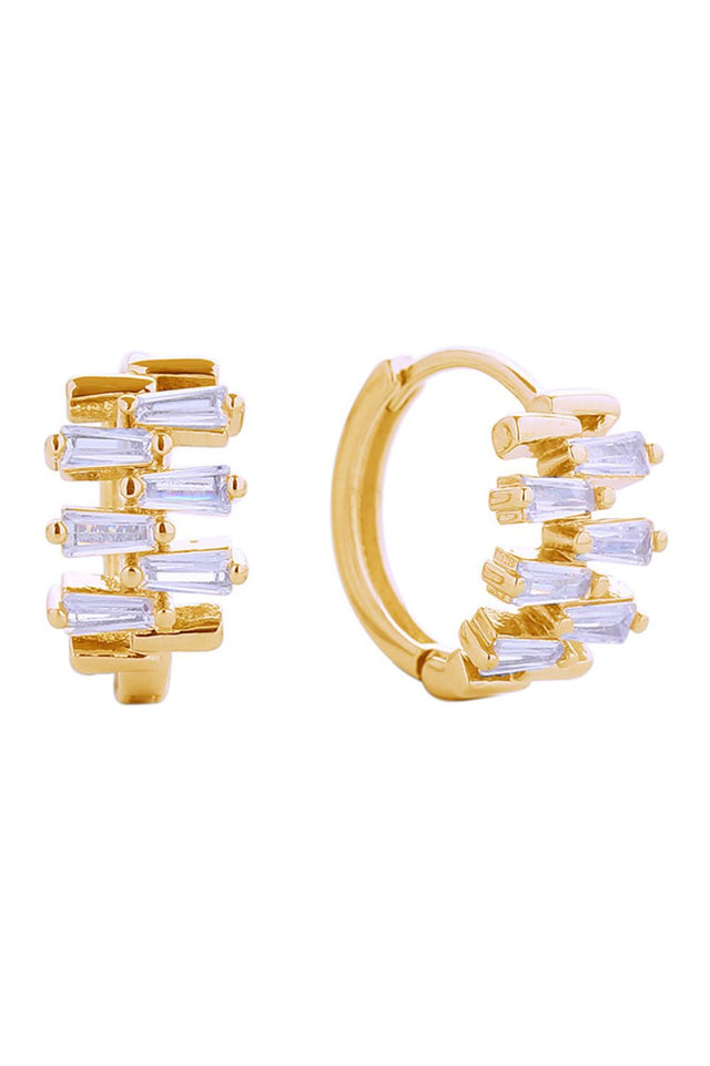 Gold Elevate your everyday look with these stunning 14K Gold/White Gold Dipped Huggie Earrings. Featuring a playful disorganized cubic zirconia design, these petite 1.8cm earrings deliver maximum sparkle in a minimalist silhouette. Crafted from hypoallergenic brass with premium CZ stones, they're gentle on sensitive ears while maintaining brilliant shine