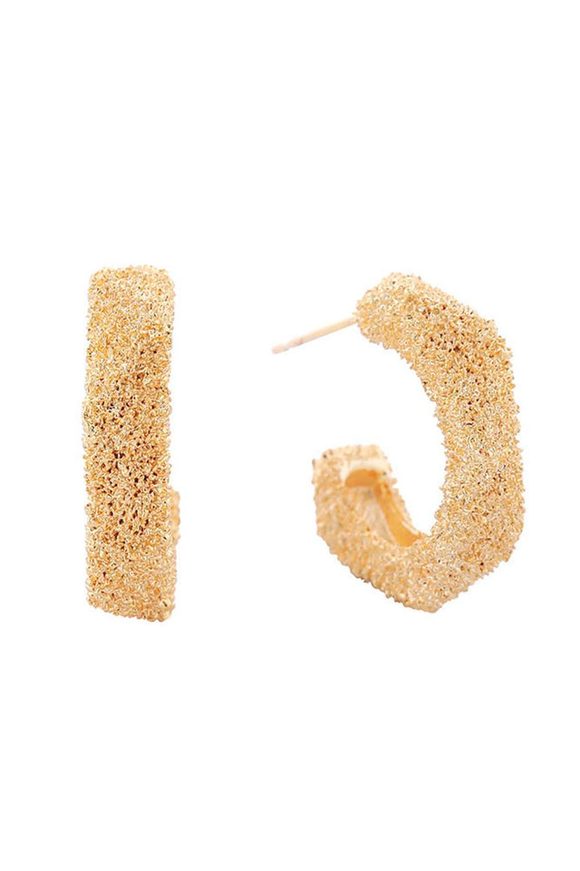 Gold Elegant post earrings crafted in brass with a luxurious 14K gold and white dipped finish. The textured grain surface adds sophisticated dimension to these versatile studs. Measuring 2.2cm in diameter, they're the perfect size for everyday wear or special occasions. Hypoallergenic design makes them ideal for sensitive skin. Lead and nickel compliant, ensuring safety and peace of mind with every wear. A timeless addition to any jewelry collection.