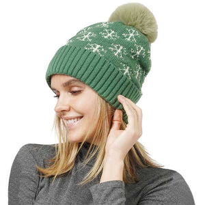 Green Snowflake Patterned Faux Fur Lining Knit Pom Pom Beanie Hat, wear this beautiful hat with any ensemble for the perfect finish before running out the door into the cool air. It's an excellent gift for your friends, family, or loved ones. This is the perfect gift for Christmas, especially for your friends and family.