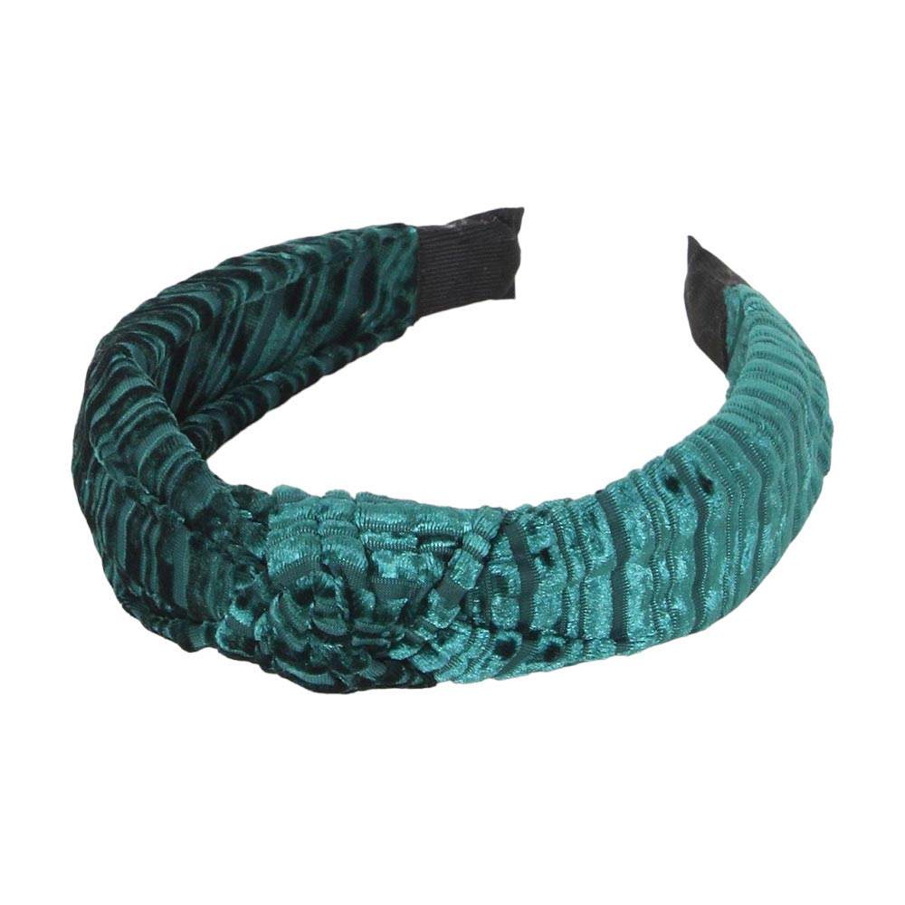Green This Striped Velvet Knot Burnout Headband offers a trendy and modern combination of textures with its unique mix of 50% polyester and 50% plastic construction. The velvet design and burnout details create an eye-catching piece perfect for completing any look.