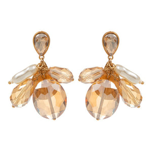 Light Col Topaz Pearl Geometric Bead Link Dangle Earrings provide a stunning combination of beauty and detail. Crafted with an intricate design, they feature shimmering pearls set in luxurious gold and silver, making them the perfect jewelry accessory for any occasion. It's a one-in-a-kind gift sure to be cherished by all.