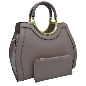 Mauve Faux Leather Round Top Handle Tote Bag With Wallet, is stylish and functional. Crafted from high-quality faux leather, this bag features a round top handle for easy carrying. The included wallet provides you with a secure place to store small items. Keep your belongings safe and look fashionable at the same time.