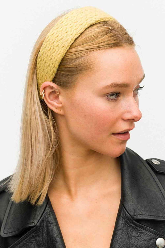 Mustard Stay warm and stylish with this classic knitted headband. Crafted from soft 100% polyester, it offers comfort and durability for everyday wear. The generous 2" x 17" size fits most head sizes perfectly, making it ideal for cold weather, workouts, or casual outings. Available in a pure, solid color that pairs effortlessly with any outfit. A versatile essential for your winter wardrobe.