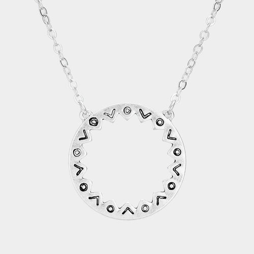 Antique Pattern Metal Open Circle Pendant Necklace - Worn Silver