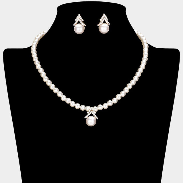 Madeline Love Cream, Gold Pearl Pendant Pointed Necklace