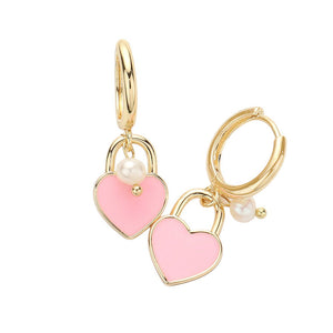 Pink Enamel Heart Pendant Pearl Dangle Huggie Earrings, Add a touch of elegance to any outfit. These earrings feature a delicate heart pendant with a pearl dangle, perfect for both casual and formal occasions. Made with high-quality materials, they are durable and will make a stunning addition to any jewelry collection.