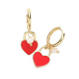 Red Enamel Heart Pendant Pearl Dangle Huggie Earrings, Add a touch of elegance to any outfit. These earrings feature a delicate heart pendant with a pearl dangle, perfect for both casual and formal occasions. Made with high-quality materials, they are durable and will make a stunning addition to any jewelry collection.