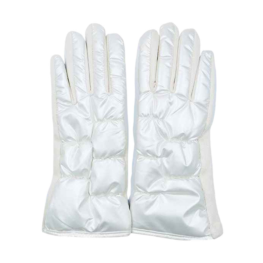 White-Puffer Smart Touch Gloves, Perfect combination of style and functionality. With their innovative design, you can easily use your touch screen devices without having to remove your gloves. Made with high-quality materials, these gloves are both durable and comfortable, making them an ideal choice for the colder months