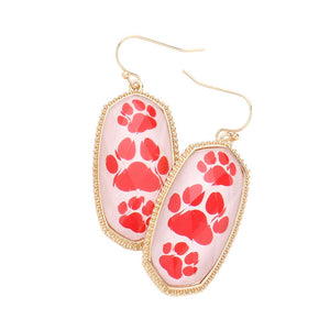 White Red Adorned with three paw shapes, the Game Day Triple Paw Pointed Hexagon Dangle Earrings make a striking statement. These earrings feature a unique hexagon design and crafted from high-grade alloy, ensuring long-lasting wear and durability. Make a statement while supporting your favorite team with these trendy earrings.
