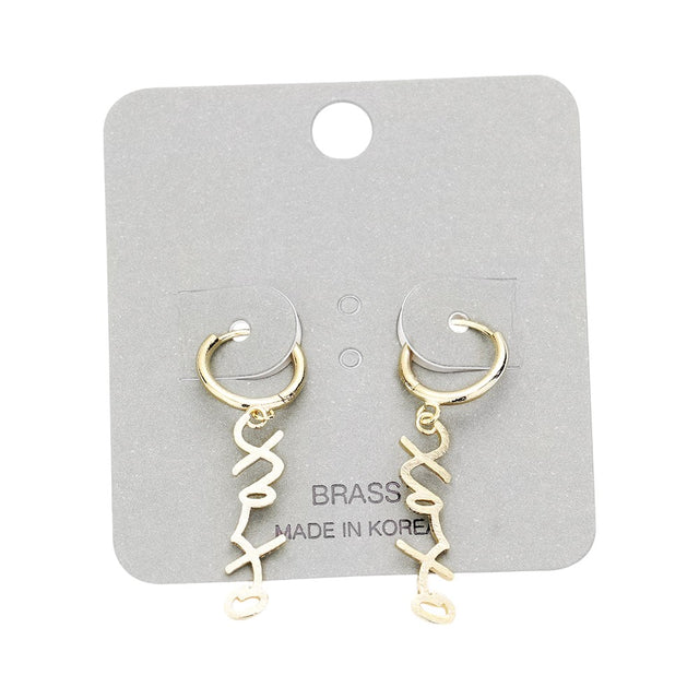 Word Gold XOXO brass metal huggie earrings are the perfect way to add a touch of glam to any outfit. Crafted from high-quality brass, they offer a sleek and stylish design, while the huggie closure ensures a comfortable and secure fit. Elevate your accessory game with these elegant earrings.