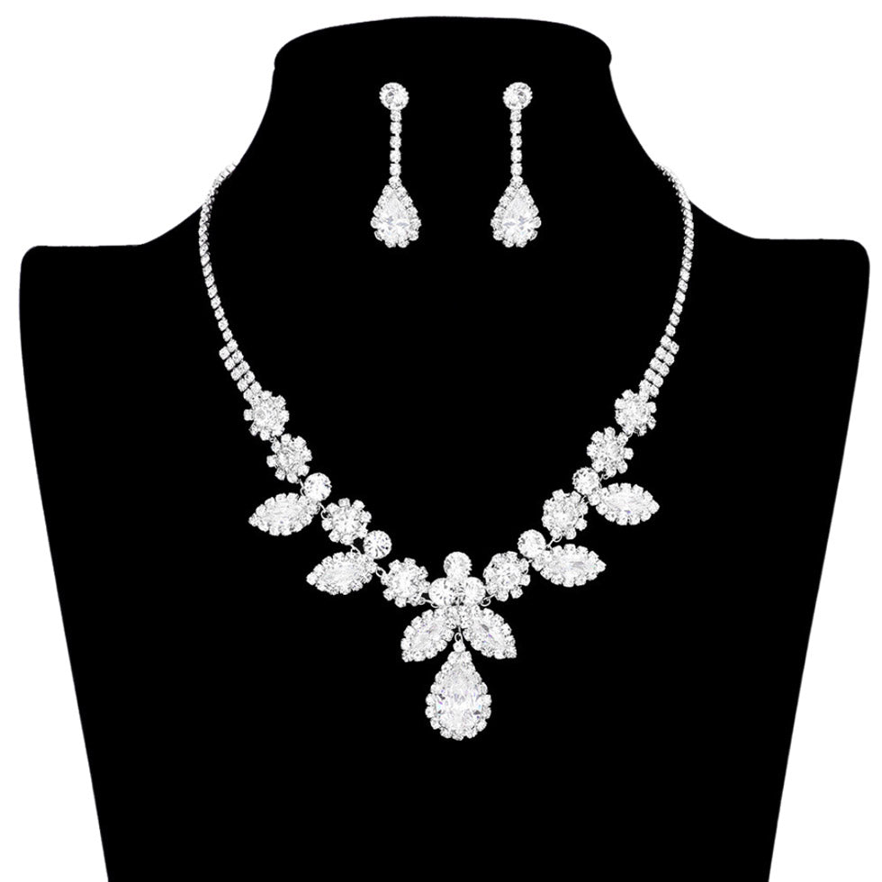 clear gold Cubic Zirconia CZ Multi Stone Floral Necklace Earring Set will be sure to add an air of timeless elegance, wear it with your favorite evening attire. Perfect Birthday Gift, Christmas Gift, Anniversary Gift, Prom, Valentine's Day Gift, Regalo Cumpleanos, Aniversario, Regalo Navidad, Bridal Jewelry, Regalo Dia Del Amor
