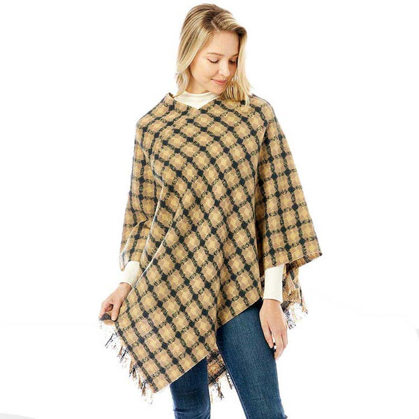 Beige Diamond Pattern Knitted Poncho, make perfect stle with this beautifully knitted poncho. You can draw attention to the contrast of different outfits. Diamond patterned with a knitted design gives a unique decorative and awesome modern look that makes your day beautiful. Match well with jeans and T-shirts or a vest. A stylish eye-catcher and will become one of your favorite accessories soon.