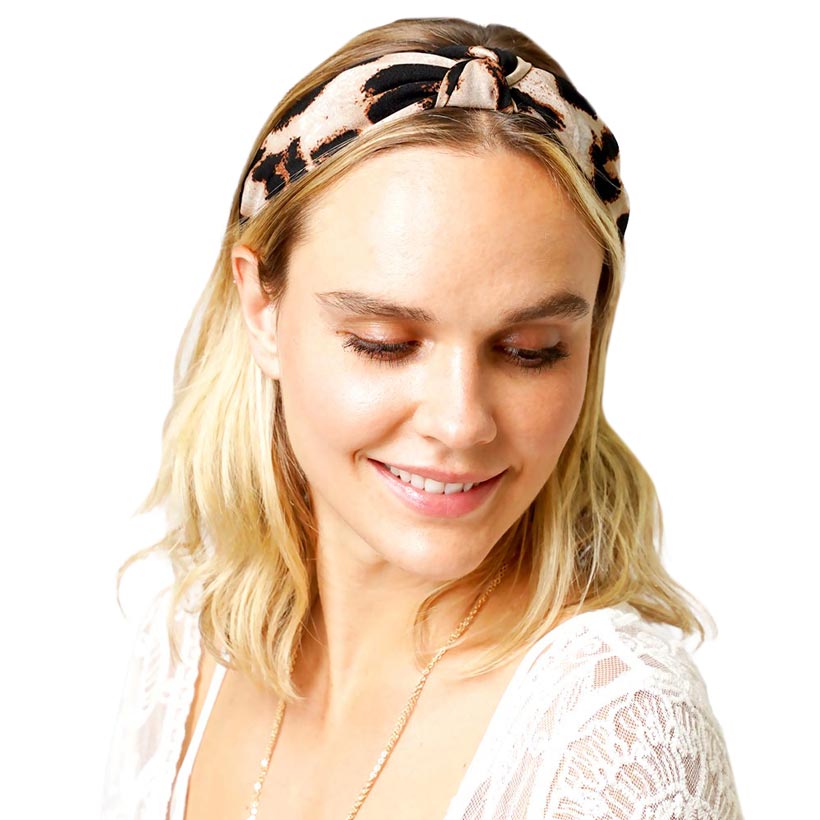 Beige Leopard Patterned Burnout Knot Headband, this headband with a beautiful Leopard pattern creates a natural look while perfectly matching your color with the easy-to-use knot headband. Push back your hair with this exquisite knotted headband, and spice up any plain outfit! Adds a super neat and trendy knot to any boring style. 