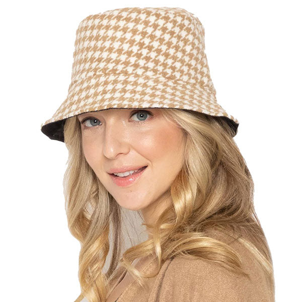 Beige Polyester Houndstooth Patterned Bucket Hat, this bucket hat doubles as a rain hat and is snug on the head and stays on well. It will work well to keep the rain off the head and out of the eyes and also the back of the neck. Wear it to lend a modern liveliness above a raincoat on trans-seasonal days in the city.