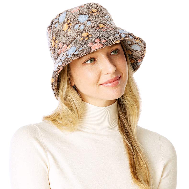Beige Animal Paw Faux Fur Bucket Hat, show your trendy side with this Faux Fur Bucket Hat. Adds a great accent to your wardrobe. This elegant, timeless & classic Bucket Hat looks fashionable. Perfect for a bad hair day, or simply casual everyday wear. Accessorize the fun way with this Solid bucket hat. It's the autumnal touch you need to finish your outfit in style. Awesome winter gift accessory for that fashionable on-trend friend. 