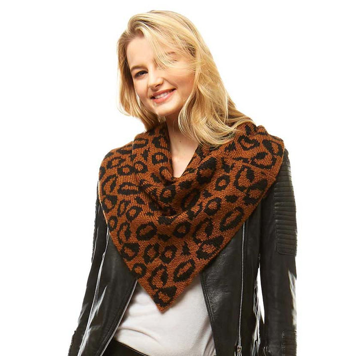 Brown Leopard Print Tube Scarf, beautifully printed leopard design makes your beauty more enriched with this leopard scarf. Great to wear daily in the cold winter to protect you against the chill. It amplifies the glamour with a plush material that feels amazing snuggled up against your cheeks. This scarf is a versatile choice that can be worn in many ways in an absolutely attractive style.