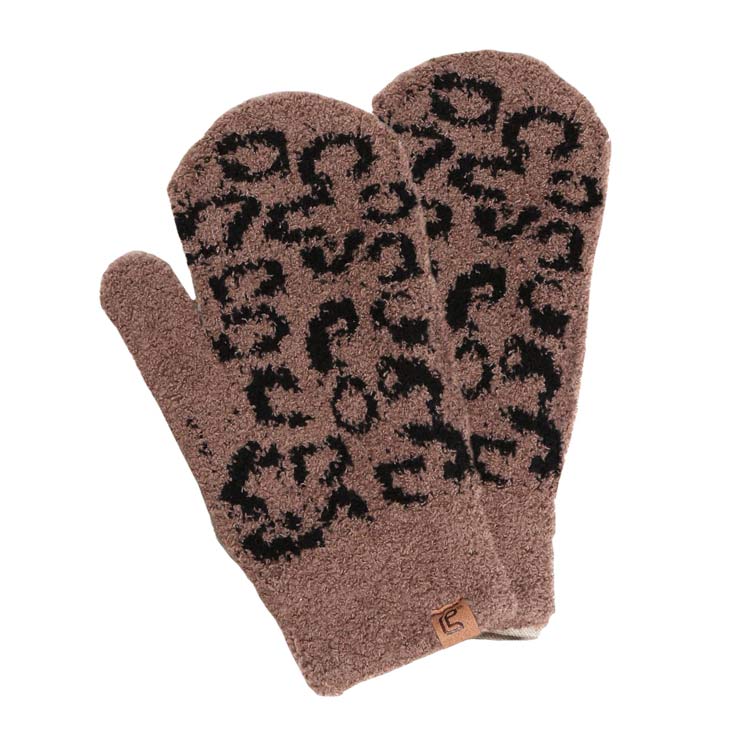 Brown Soft Fuzzy Leopard Mittens, are a smart, eye-catching, and attractive addition to your outfit. These trendy gloves keep you absolutely warm and toasty in the winter and cold weather outside. Accessorize the fun way with these gloves. It's the autumnal touch you need to finish your outfit in style. A pair of these gloves will be a nice gift for your family, friends, anyone you love, and even yourself. Stay trendy and cozy!