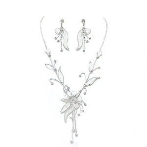 Silver Crystal Rhinestone Metal Mesh Flower Necklace, add this delightful flower set w/bright centerpiece to light up any outfit with timeless elegance & feel absolutely flawless. Fabulous fashion & sleek style adds a pop of pretty color to this collar, coordinate with any ensemble from business casual to everyday wear.