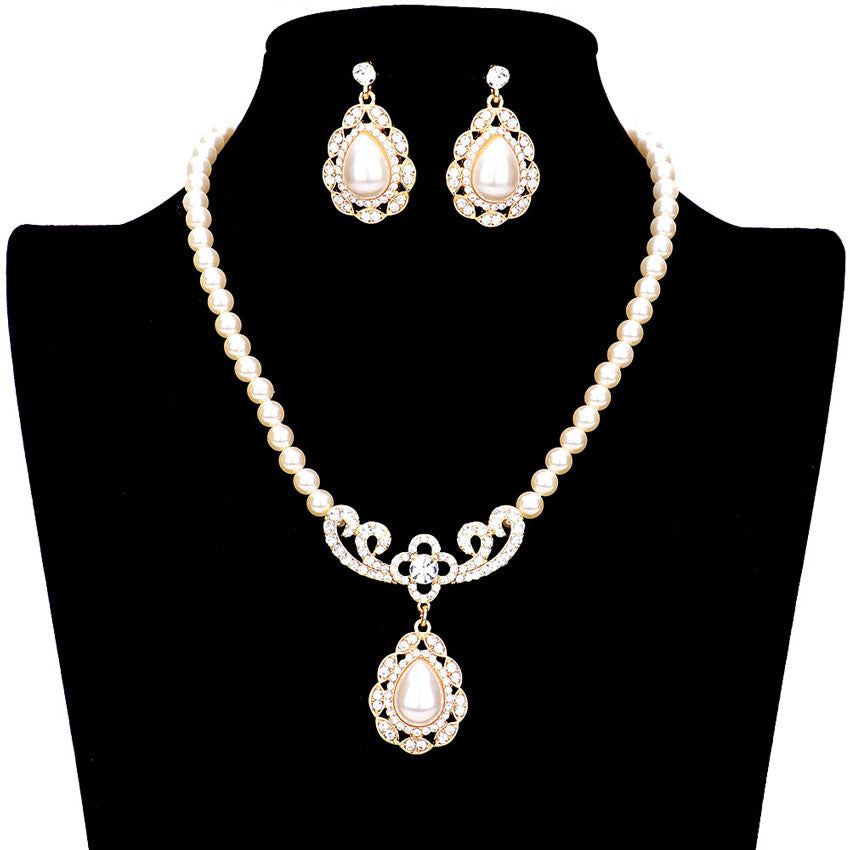 Cream Rhinestone Embellished Quatrefoil Pearl Accented Necklace. These gorgeous Pearl pieces will show your class in any special occasion. Look like the ultimate fashionista with these Necklace! Add something special to your outfit this season! Special It will be your new favorite accessory.The elegance of these pearl goes unmatched, great for wearing at a party! Perfect jewelry to enhance your look. Awesome gift for birthday, Anniversary, Valentine’s Day or any special occasion.