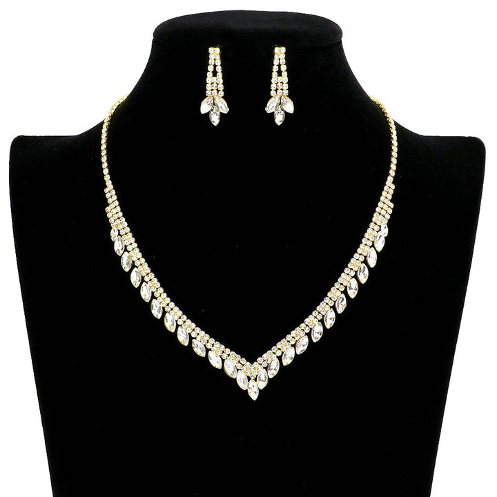 Gold Christal Rhinestone Pave Necklace, enhance your attire with these vibrant beautiful rhinestone pave necklaces to dress up or down your look. Look like the ultimate fashionista with this Christal rhinestone necklace! add something special to your outfit! It will be your new favorite accessory. 