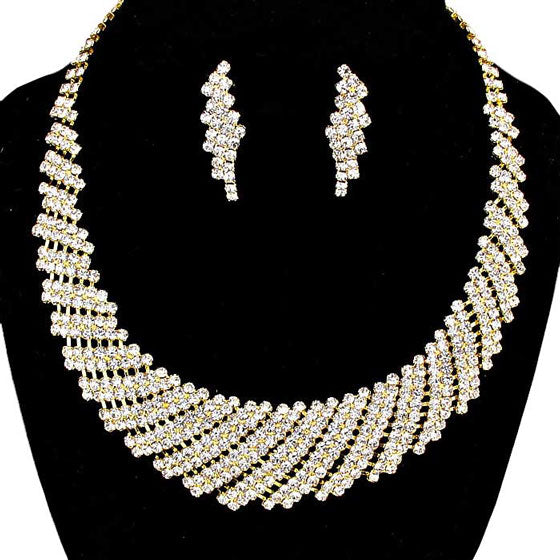Gold Crystal Rhinestone Round Collar Necklace. These gorgeous Rhinestone pieces will show your class in any special occasion. The elegance of these Collar necklace goes unmatched, great for wearing at a party! Perfect jewelry to enhance your look. Awesome gift for birthday, Anniversary, Valentine’s Day or any special occasion