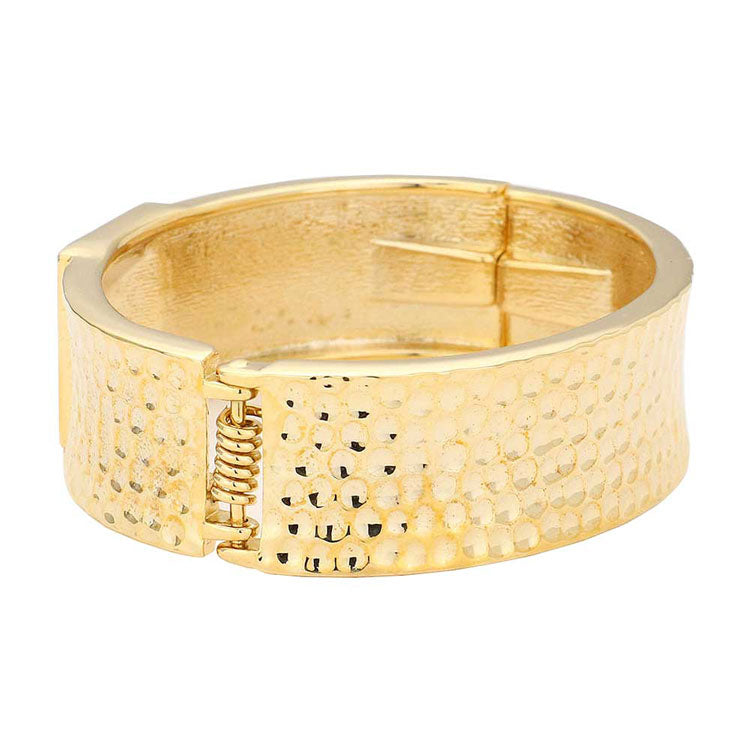 Gold Hammered Metal Bangle Bracelet, these bangle bracelets can light up any outfit, and make you feel absolutely flawless. Fabulous fashion and sleek style adds a pop of pretty color to your attire, coordinate with any ensemble from business casual to wear. Goes with any of your casual outfits and Adds something extra special. Great gift idea for Birthday, Prom, Mothers day, Anniversary or any other occasion.