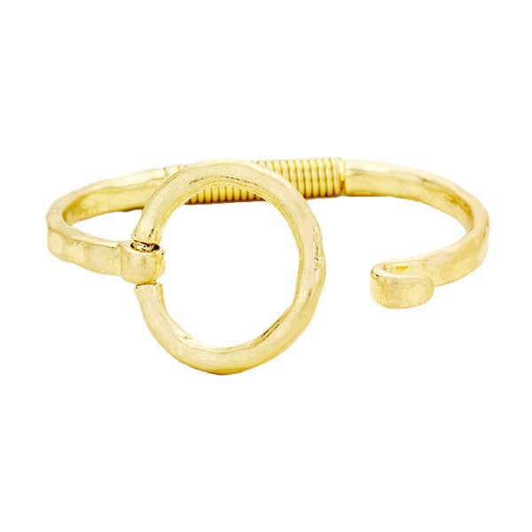 Gold Hammered Metal Hoop Hook Cuff Bracelet Open Circle Bracelet Hoop Cuff, covers a range of trends, including boho, classic, festival & modern, an eye-catching alternative for all year around. Pair with tee & jeans to dress up your laid-back look, or add to a dress to enhance your work ensemble. Ideal Gift, Any Occasion