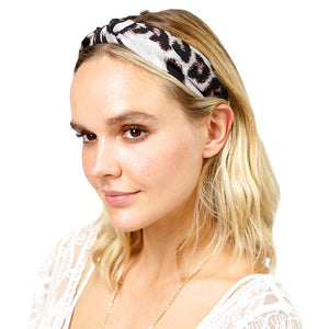 Gray Leopard Patterned Burnout Knot Headband, this headband with a beautiful Leopard pattern creates a natural look while perfectly matching your color with the easy-to-use knot headband. Push back your hair with this exquisite knotted headband, and spice up any plain outfit! Adds a super neat and trendy knot to any boring style. 
