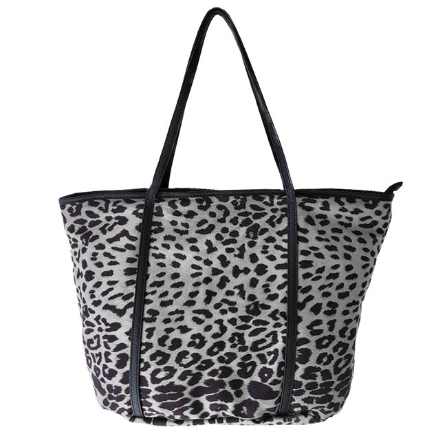 Grey Faux Leather Leopard Patterned Shoulder Bag. Look like the ultimate fashionista carrying this small quilted bag! It will be your new favorite accessory. Easy to carry specially lightweight ideal for a night out on the town. Perfect Gift for Birthday, Holiday, Christmas, New Years, Anniversary, Valentine's day.