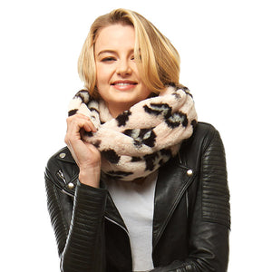 Cozy Plush Faux Fur Pink Leopard Infinity Scarf Faux Fur Scarf Endless Loop, keeps you warm and toasty while being trendy. Birthday Gift, Christmas Gift, Regalo Navidad, Regalo Cumpleanos, Anniversary Gift, Valentines day gift. regalo dia del amor