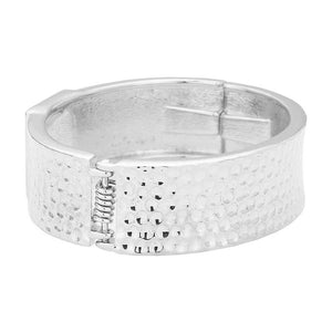 Rhodium Hammered Metal Bangle Bracelet, these bangle bracelets can light up any outfit, and make you feel absolutely flawless. Fabulous fashion and sleek style adds a pop of pretty color to your attire, coordinate with any ensemble from business casual to wear. Goes with any of your casual outfits and Adds something extra special. Great gift idea for Birthday, Prom, Mothers day, Anniversary or any other occasion.
